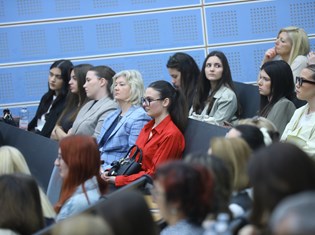 panel_zene16-050326.jpg